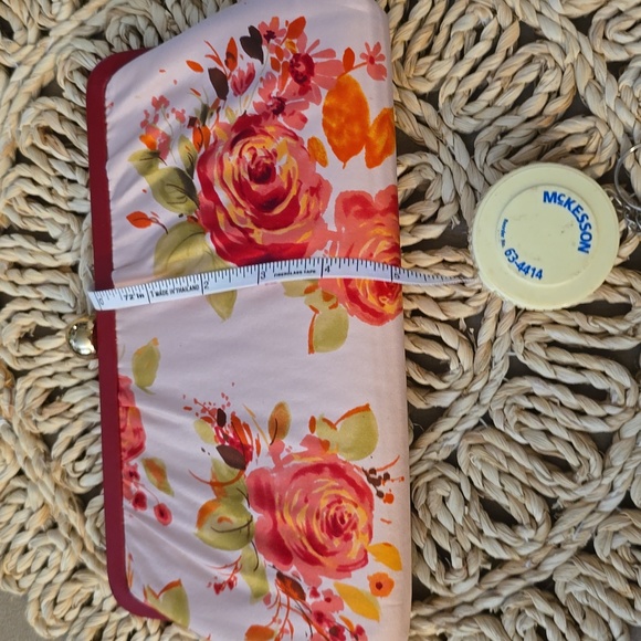 Banana Republic Vibrant Red and Orange Lace Clutch with Intricate Detailing - Picture 7 of 7